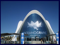 City of Arts and Sciences 073 - L'Oceanogràfic, Europe's largest oceanographic aquarium, built 2003 in the shape of water lilies